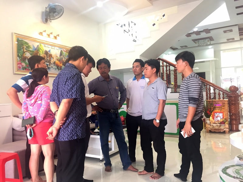 Rất đông đảo khách hàng đến thăm quan và trải nghiệm giải pháp nhà thông minh