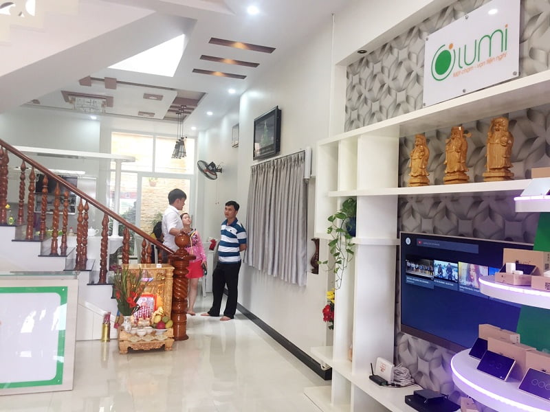 Showroom được bày trí ấn tượng, đầy đủ giải pháP, khách hàng rất hào hứng thăm quan và trải nghiệm giải pháp nhà thông minh Lumi tại Showroom