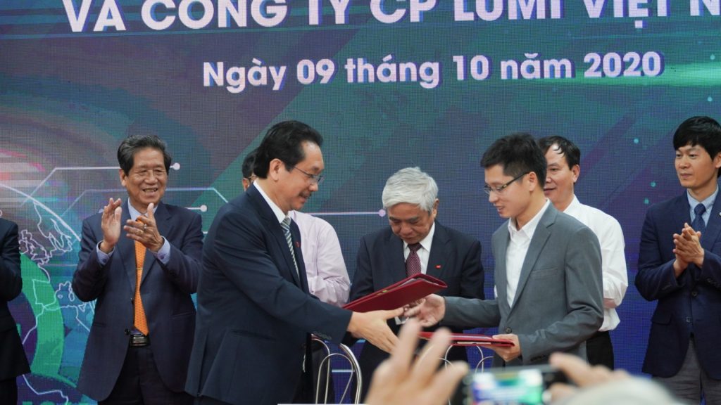 Lumi hơp tác Rạng đông