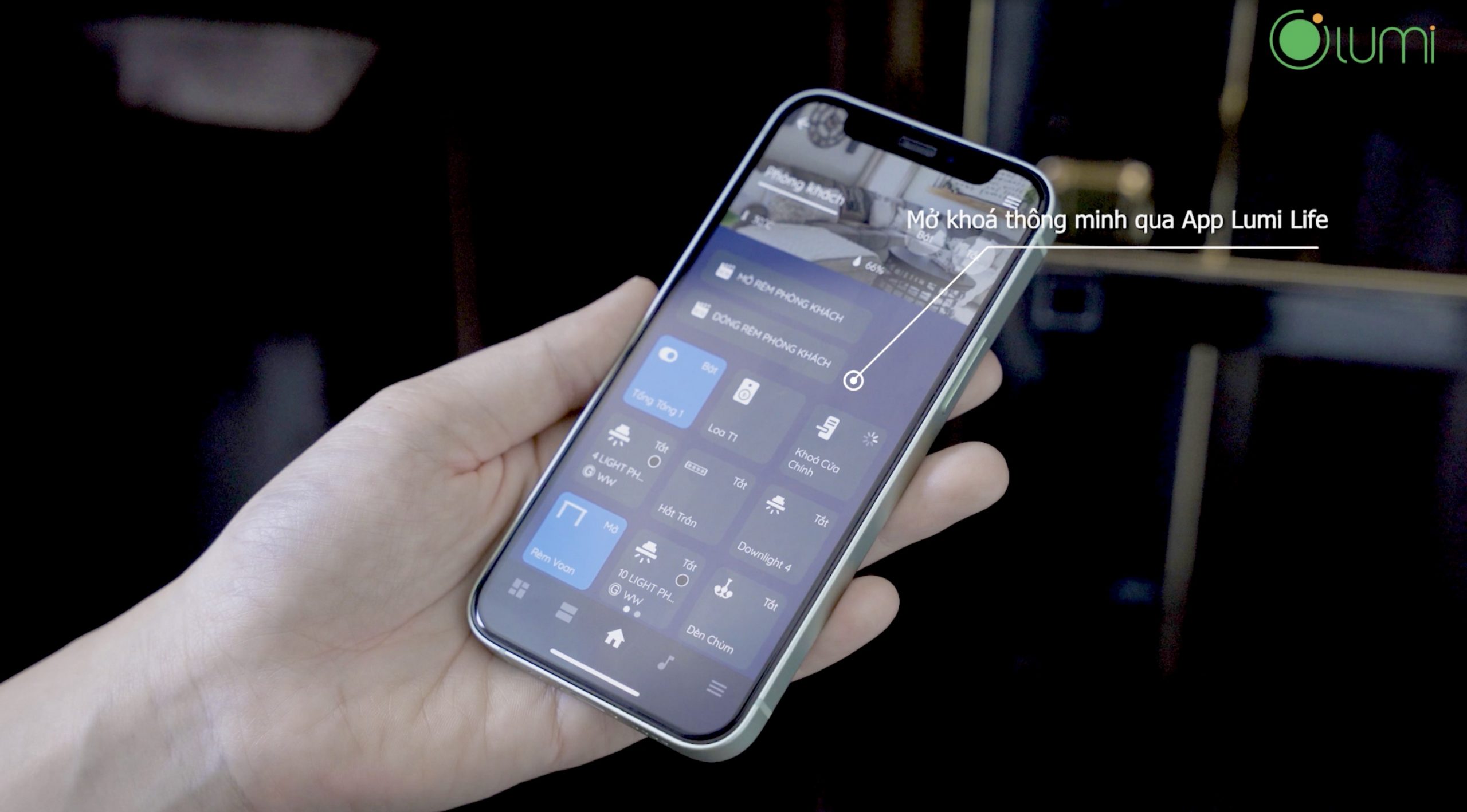 Khoá cửa thông minh từ Lumi, chỉ cần thao tác trên App Lumi chủ nhà có thể theo dõi lịch sử đóng/ mở cửa hay thao tác đóng/ mở cửa từ xa