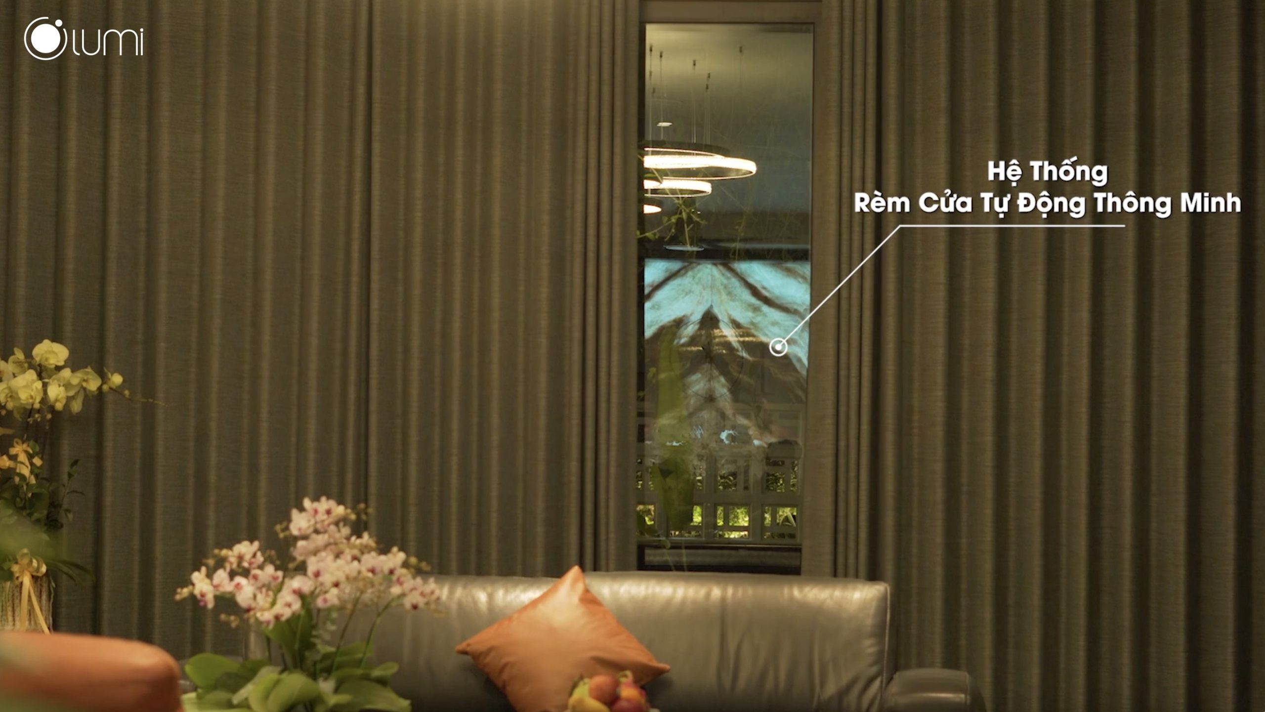 Hệ thống rèm thông minh được điều khiển chỉ bằng một cú chạm trên công tắc cảm ứng hoặc smartphone 