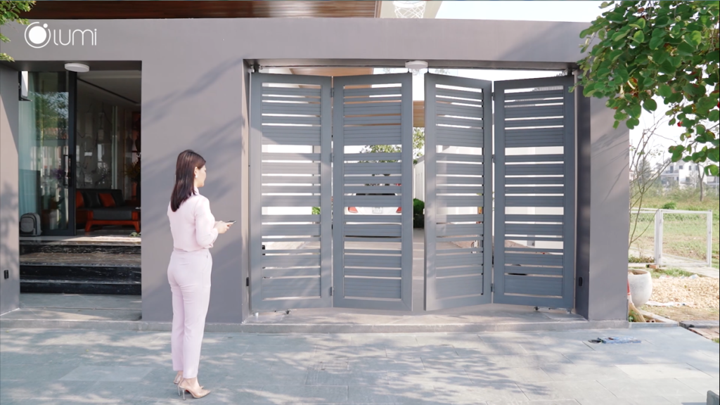 Ấn tượng với chiếc cổng thông minh có thể đón khách khi chủ nhà ở bất kì đâu