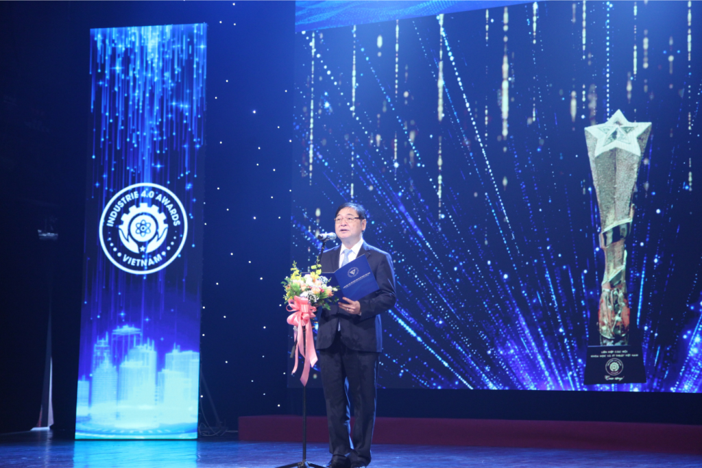 Tiến sĩ khoa học Phan Xuân Dũng - Chủ tịch Liên hiệp các hội và khoa học kỹ thuật Việt Nam phát biểu tại Industrie 4.0 Award