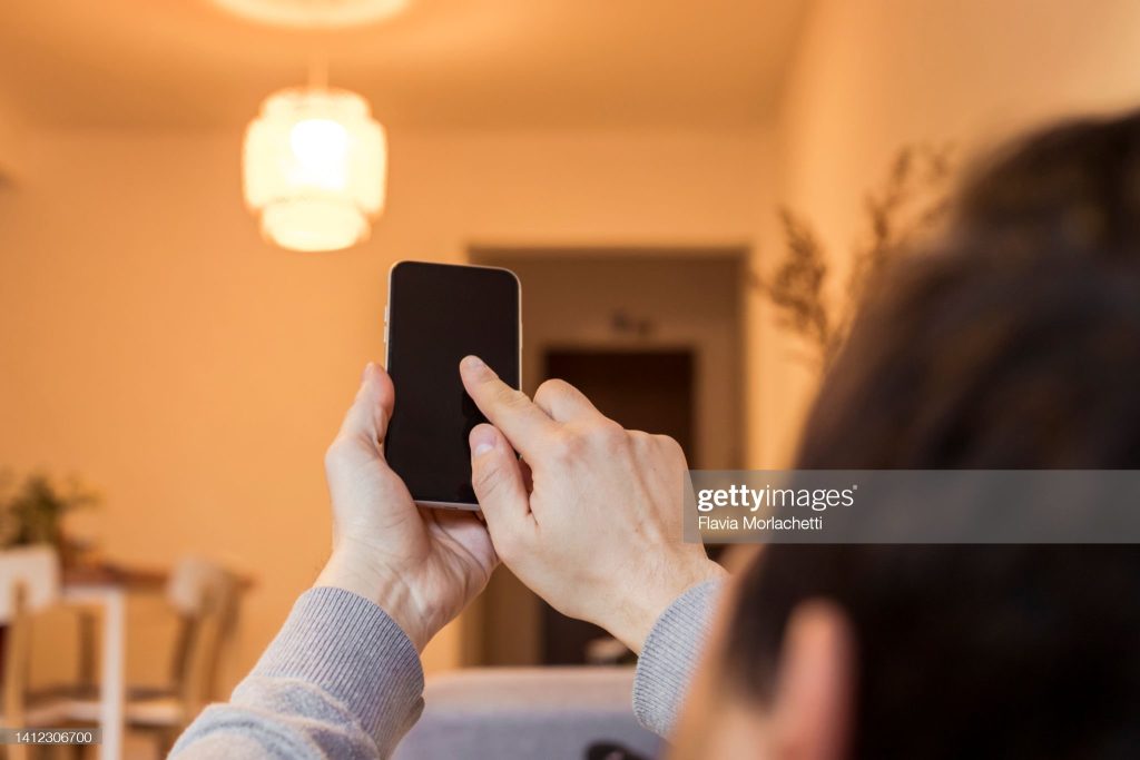 Đèn thông minh cho phép điều khiển qua smartphone, giọng nói