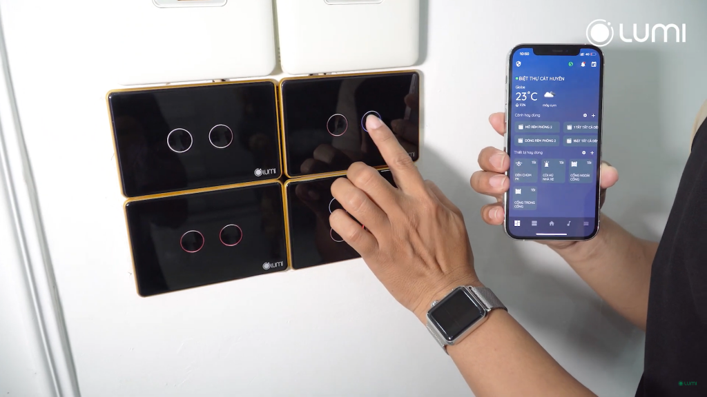 Điều khiển đa phương thức qua công tắc cảm biến và app Lumi Life