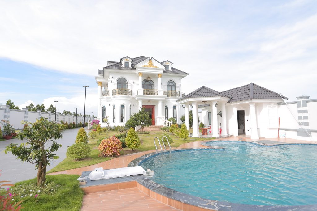 Toàn cảnh căn biệt thự khi nhìn từ bên ngoài