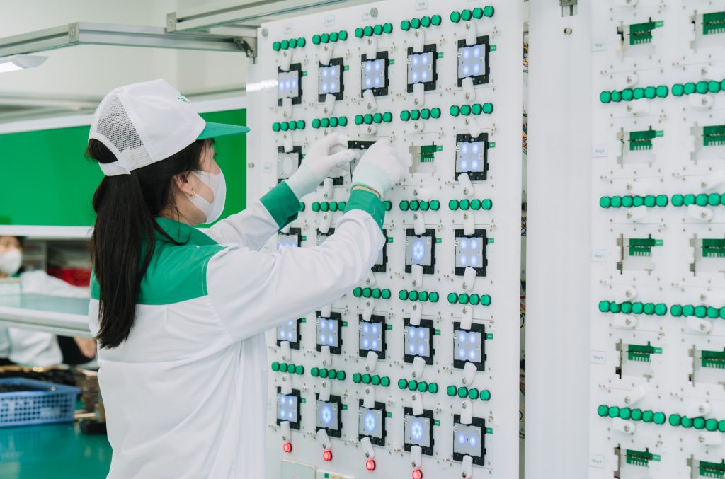 Thao tác kiểm tra sản phẩm Công tắc thông minh Luto