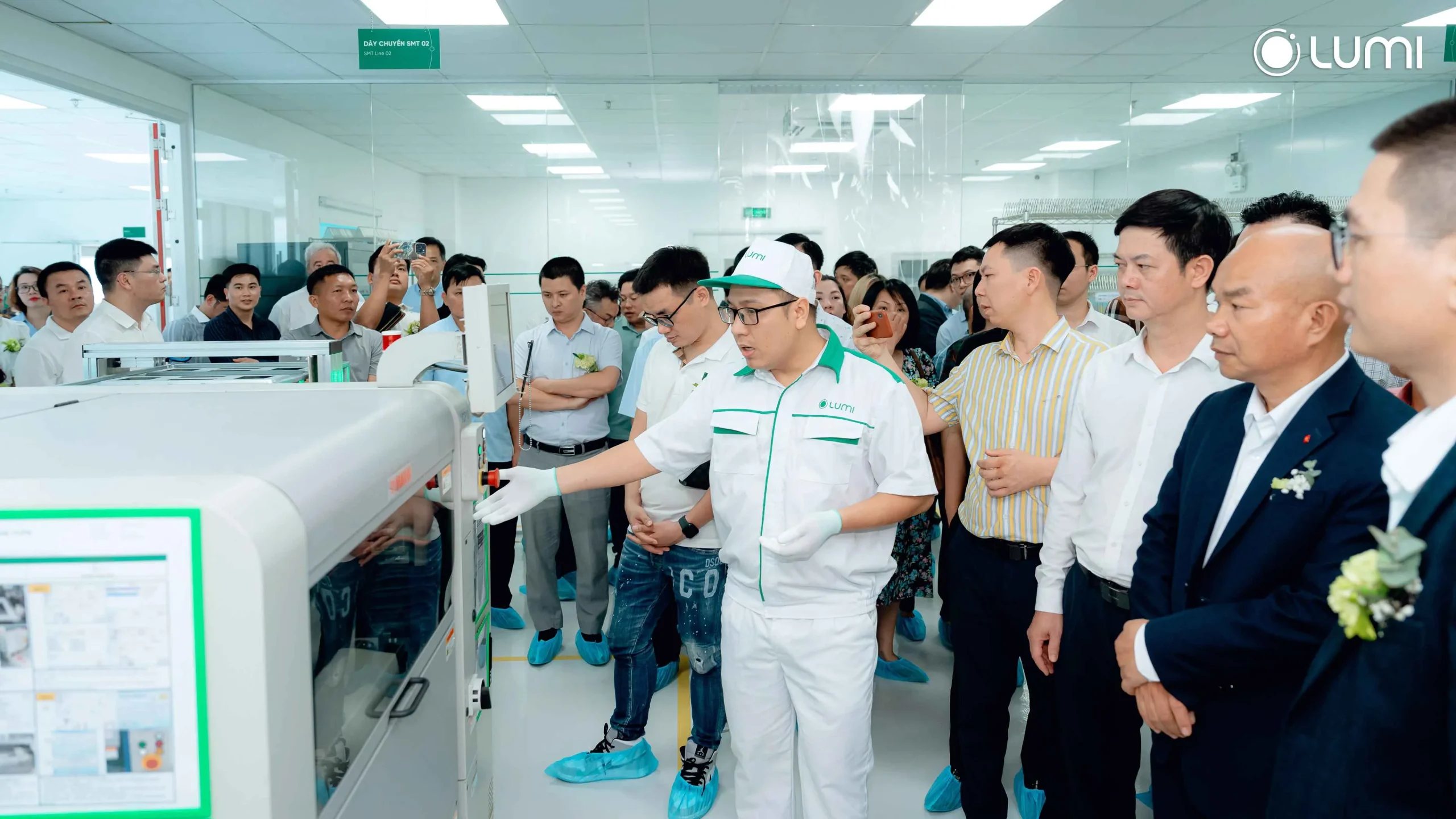 Hoạt động tham quan nhà máy trong khuôn khổ sự kiện khánh thành Lumi Smart Factory