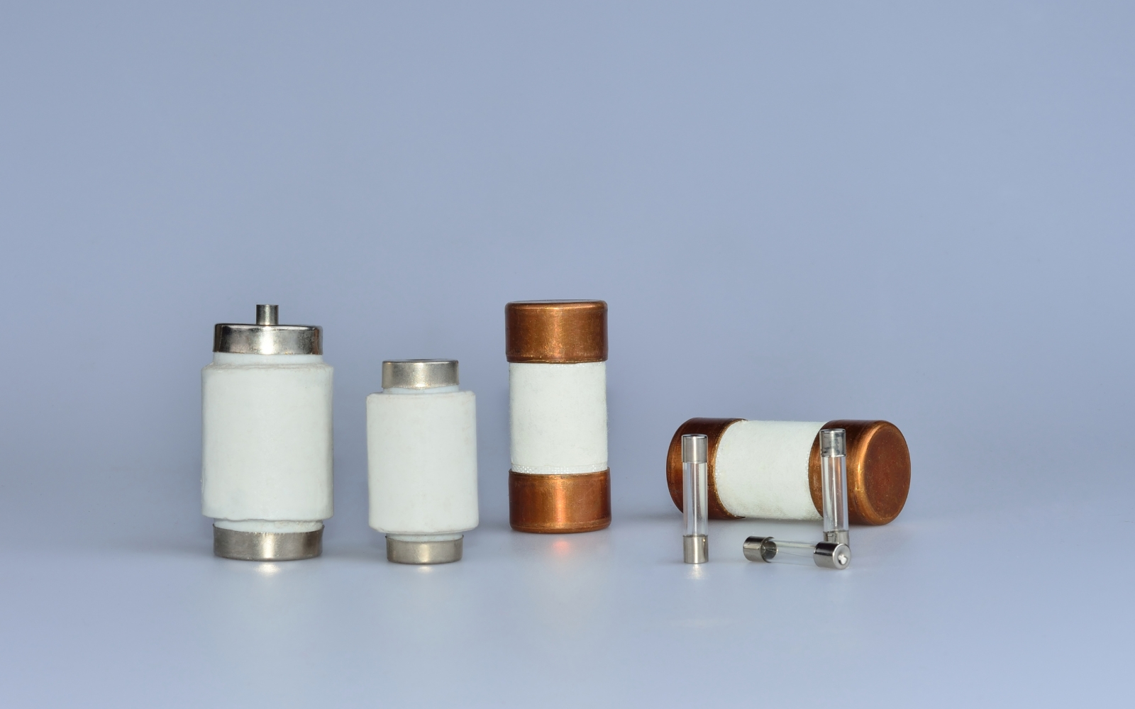 Khi lựa chọn cầu chì, bạn cần đặc biệt chú ý đến các thông số kỹ thuật