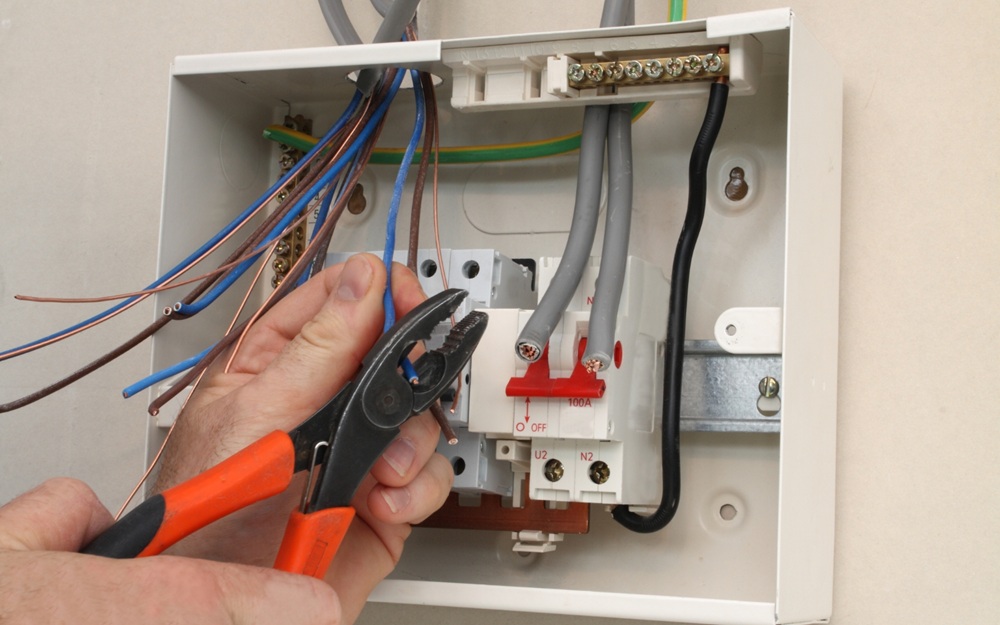 Cách thay thế cầu chì