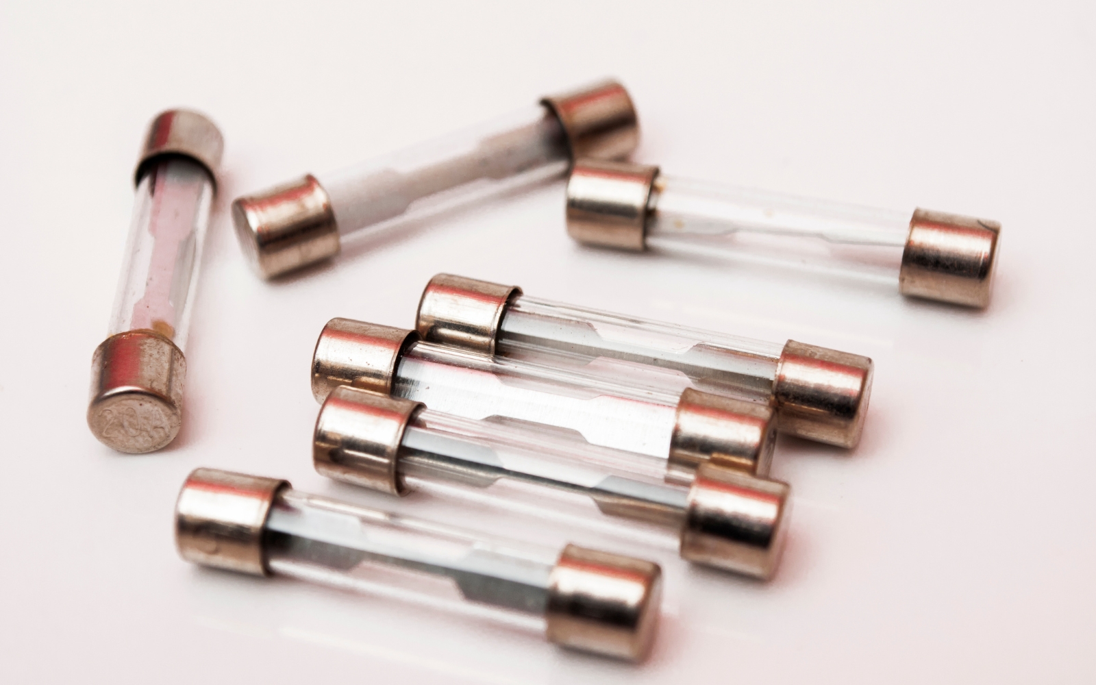 Cầu chì ống thủy tinh