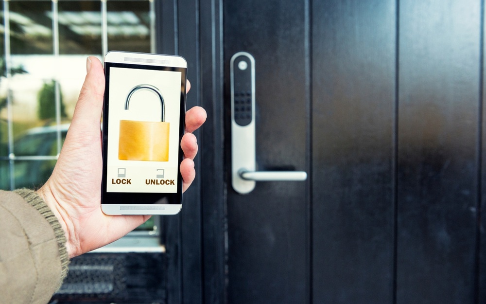Khóa cửa thông minh điều khiển từ xa