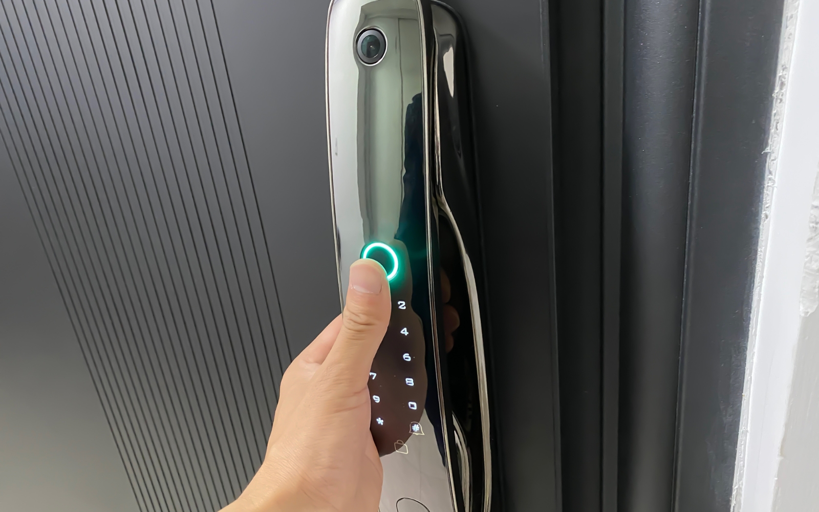 Khóa cửa thông minh vân tay